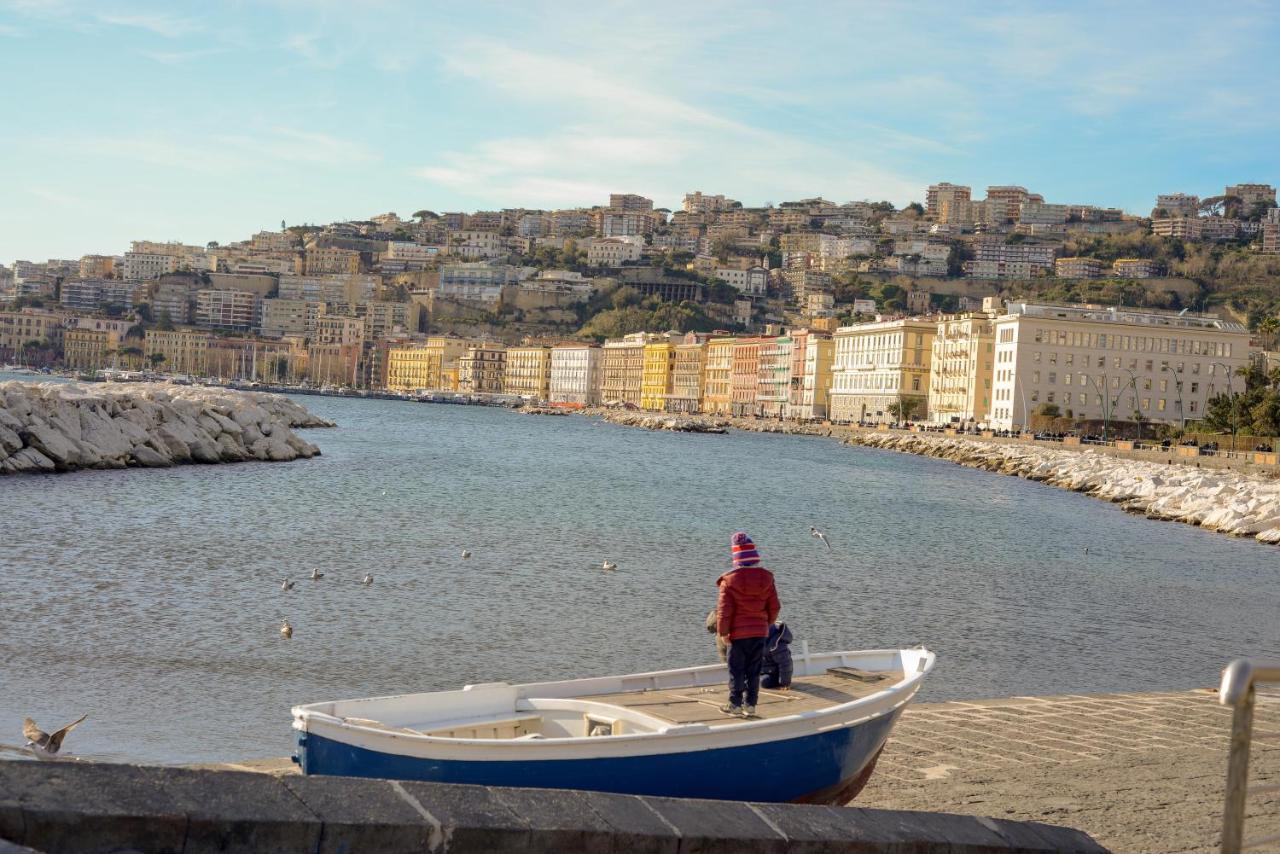 il faro di serapide Napoli Esterno foto